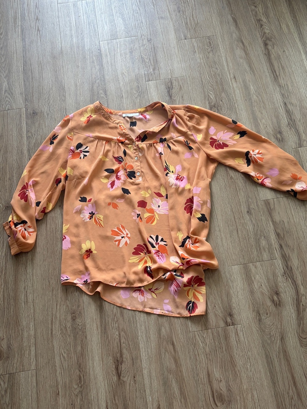 5 for $25 DR2 Peach Floral Button-Front Blouse